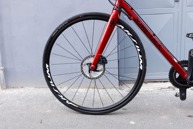 Bombtrack Tempest Disc - ocelové silniční kolo