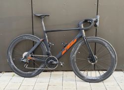 KTM Revelator Lisse Sonic - SRAM Force AXS eTap D2 / Wattmetr / Mavic Comete 60 / ENVE