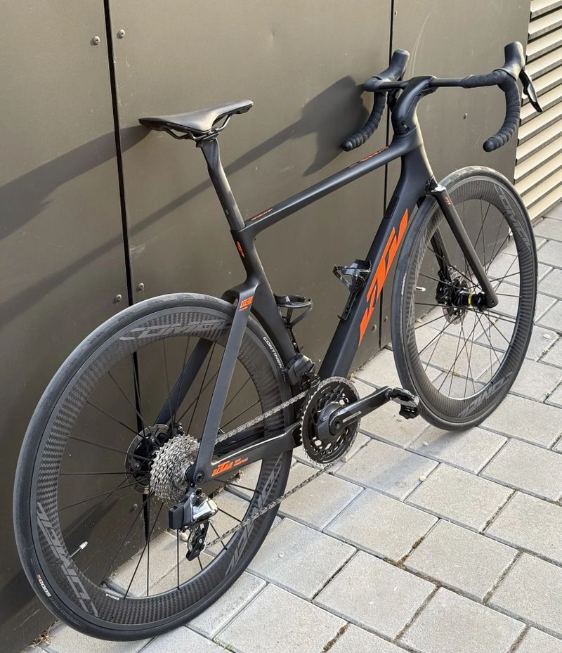 KTM Revelator Lisse Sonic - SRAM Force AXS eTap D2 / Wattmetr / Mavic Comete 60 / ENVE