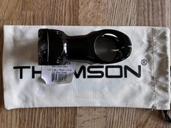 Race Face Turbine + řidítka Next R + Thomson X4 + Santa Cruz Carbon Riser