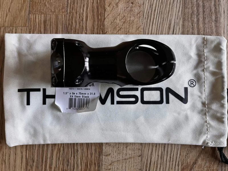 Race Face Turbine + řidítka Next R + Thomson X4 + Santa Cruz Carbon Riser