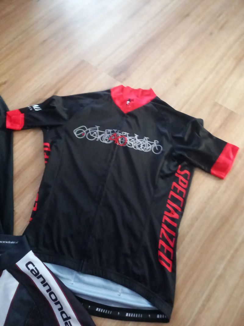 Dresy Pearl izumi, Cannondale, Specialized
