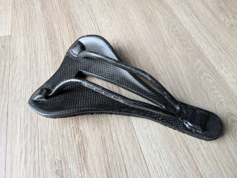 karbonové sedlo s 3D tiskem 