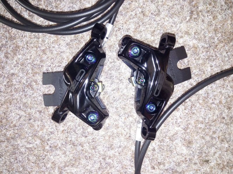 Nové brzdy Sram G2 Ultimate Carbon Rainbow, 4 písty