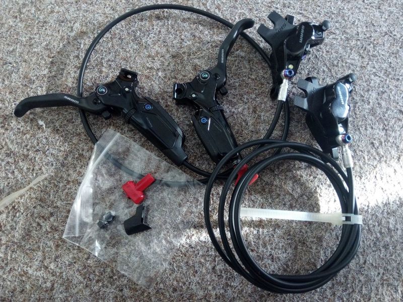 Nové brzdy Sram G2 Ultimate Carbon Rainbow, 4 písty