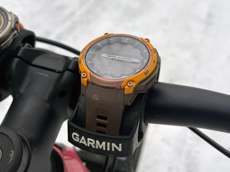 Hybridní hodinky Garmin Instinct Crossover AMOLED