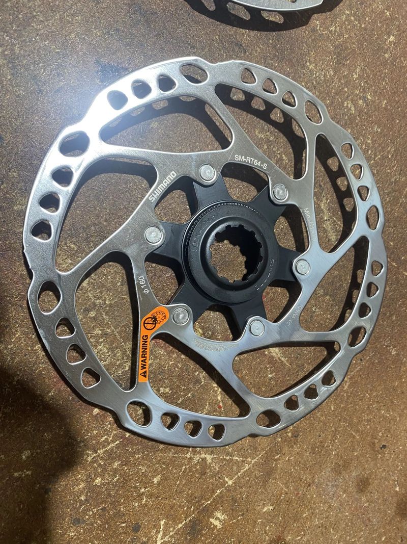 Brzdové kotouče 160 a 140 Shimano SM-RT64