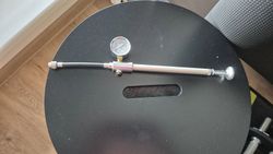 Pumpička na tlumič nebo vidlici