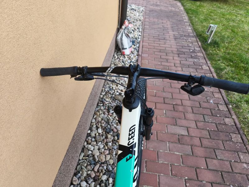 Canyon Exceed AXS, karbonová kola