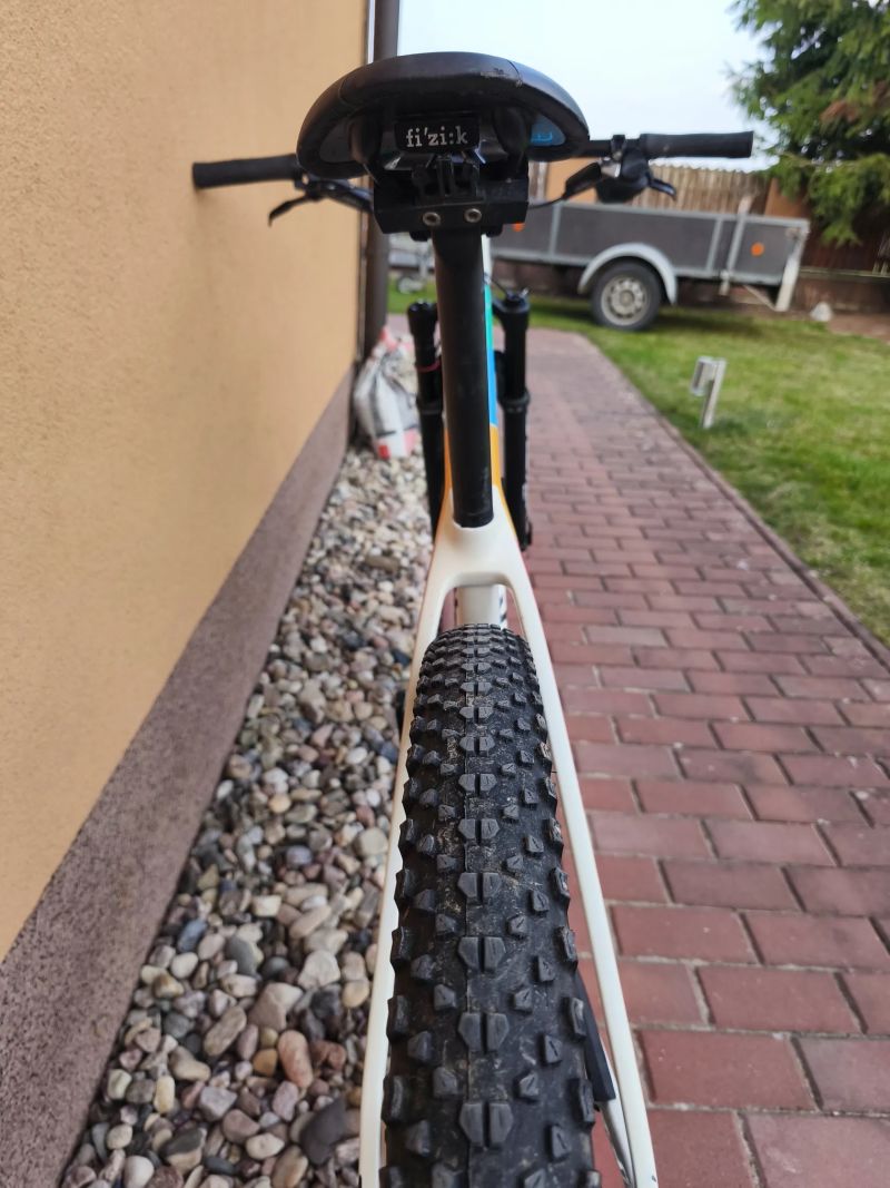 Canyon Exceed AXS, karbonová kola