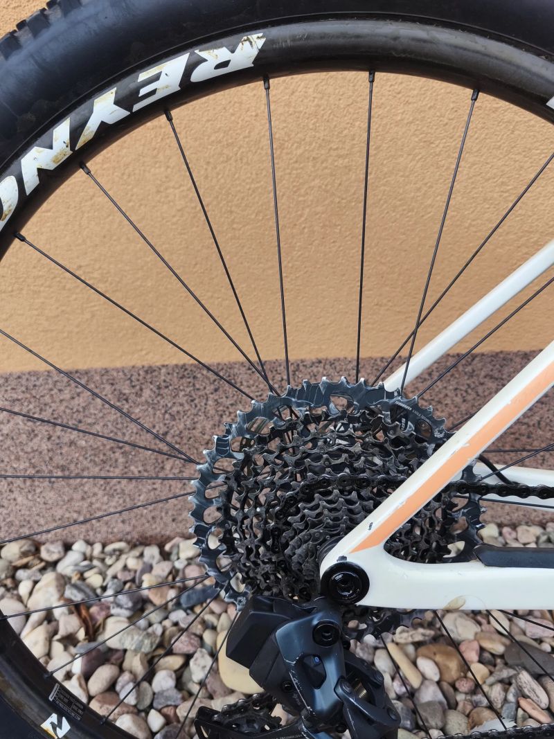 Canyon Exceed AXS, karbonová kola