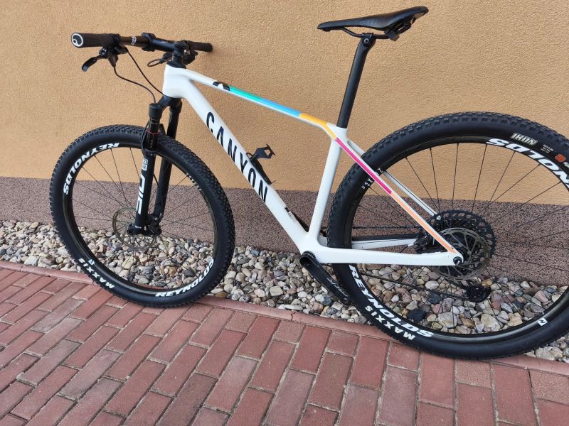 Canyon Exceed AXS, karbonová kola