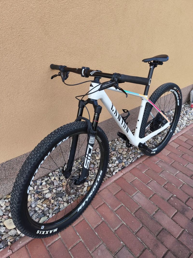 Canyon Exceed AXS, karbonová kola