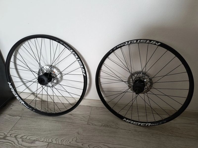 Prodám zapletená kola 26"