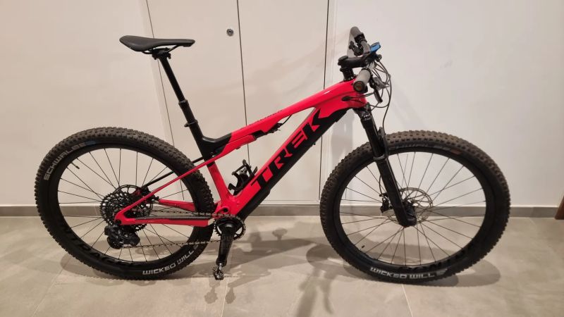 Prodám Trek E-Caliber 9.8 GX AXS L v perfektním stavu
