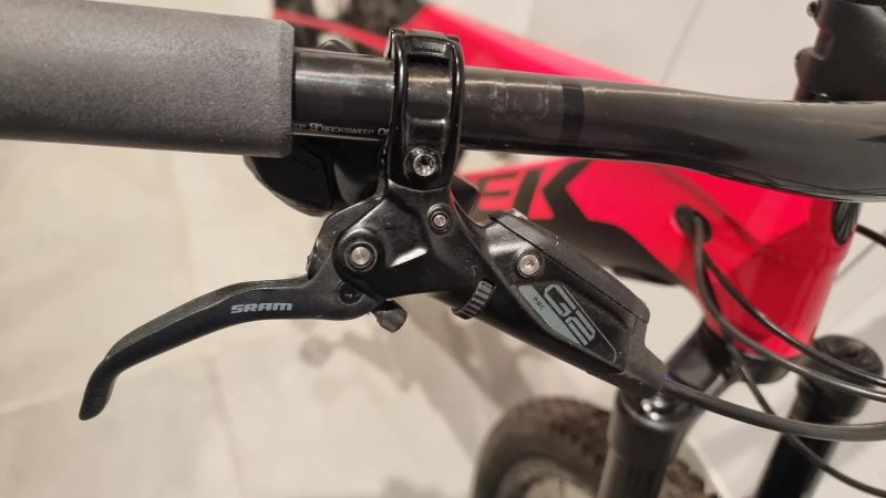 Prodám Trek E-Caliber 9.8 GX AXS L v perfektním stavu