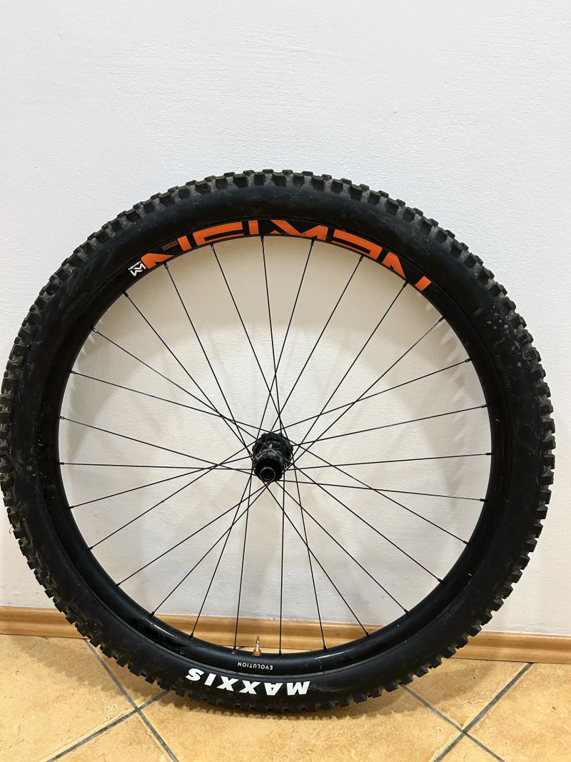 zadni kolo 29” newmen Evolution boost
