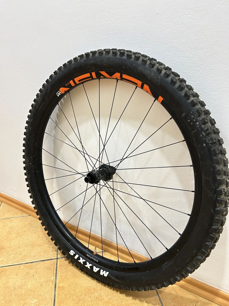 zadni kolo 29” newmen Evolution boost