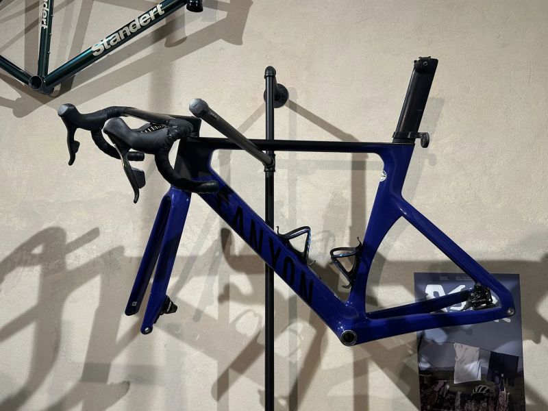 Canyon AEROAD CF SLX 8 vel. M