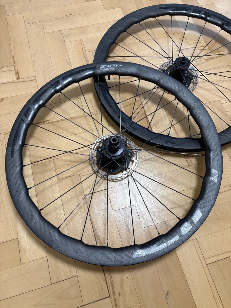 Prodám Zipp 303 NSW / ořech XD