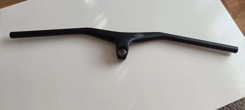 Karbonové kombo řídítek Roval 