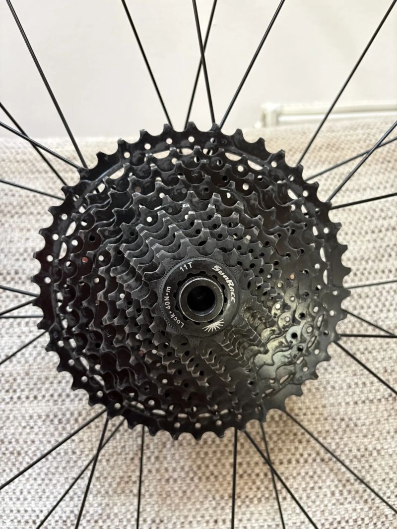 Gravel/silniční kola Axis elite disc + kazeta SunRace 11-42 + kotouče Shimano 
