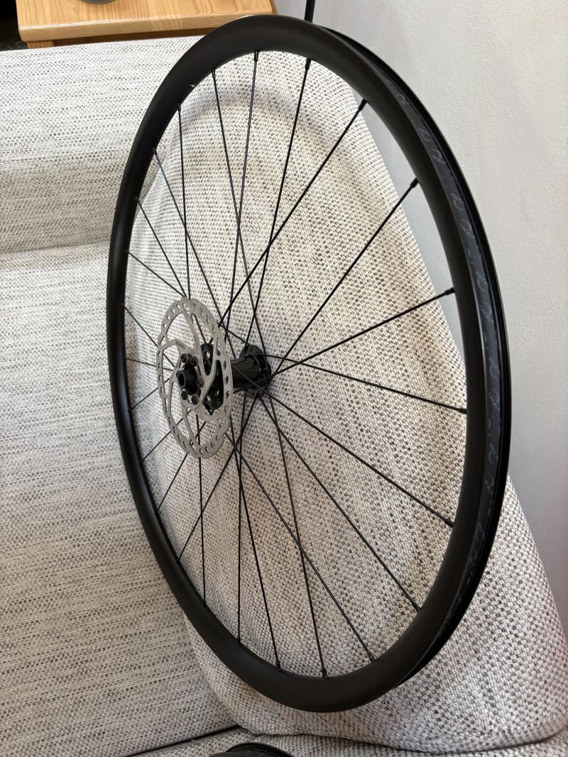 Gravel/silniční kola Axis elite disc + kazeta SunRace 11-42 + kotouče Shimano 