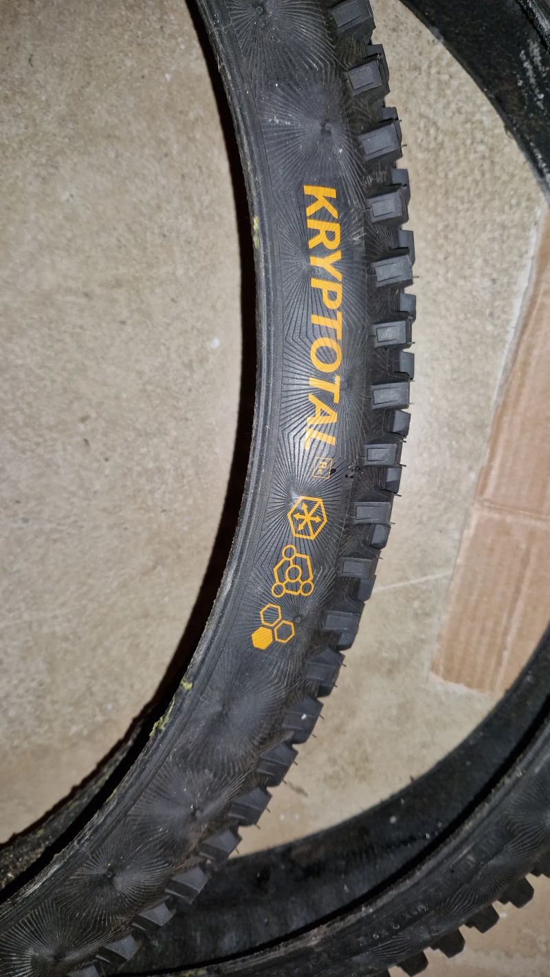 Continental Kryptotal 2,4 - skoro nové