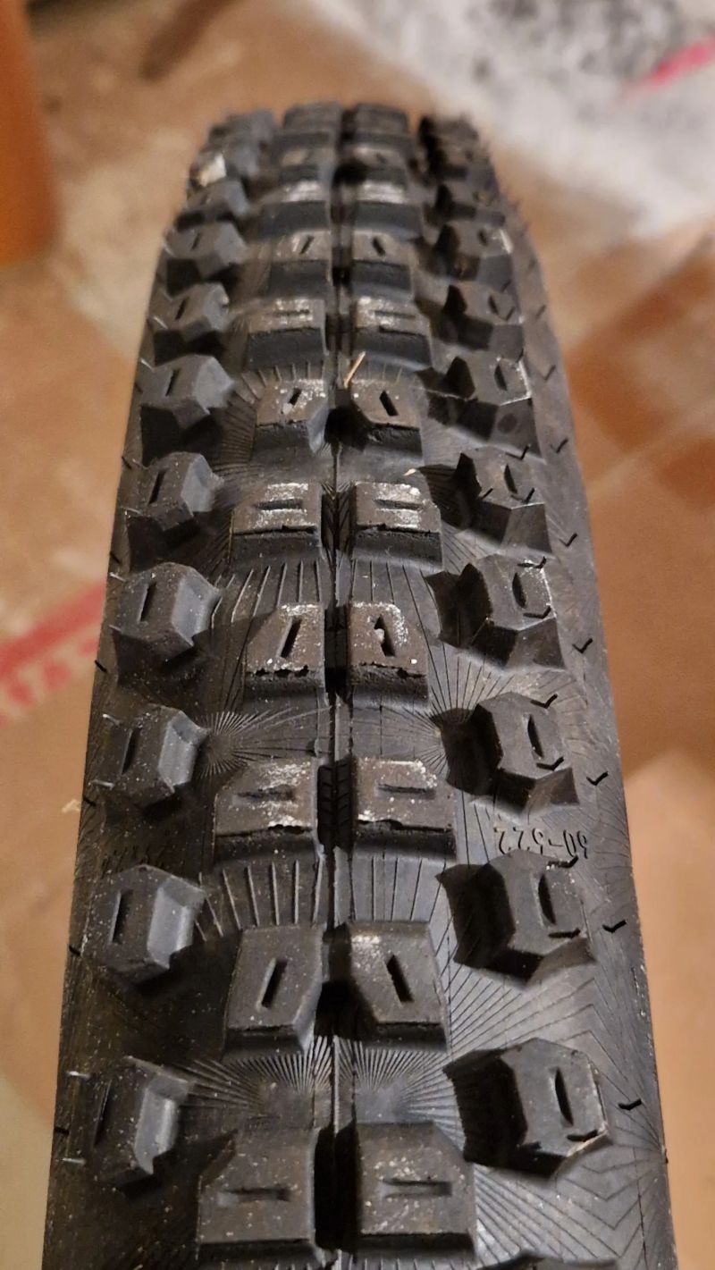 Continental Kryptotal 2,4 - skoro nové