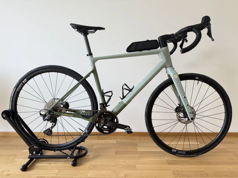 Focus Atlas 8.8 (2024) téměř nový, 2 sady plášťů