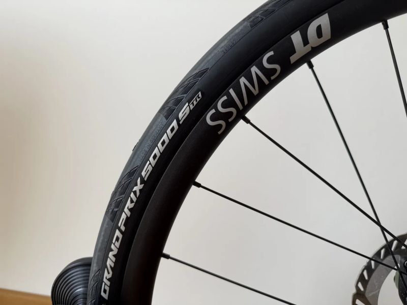 Focus Atlas 8.8 (2024) téměř nový, 2 sady plášťů