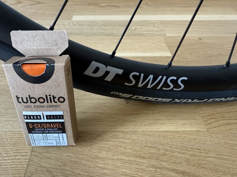 Focus Atlas 8.8 (2024) téměř nový, 2 sady plášťů