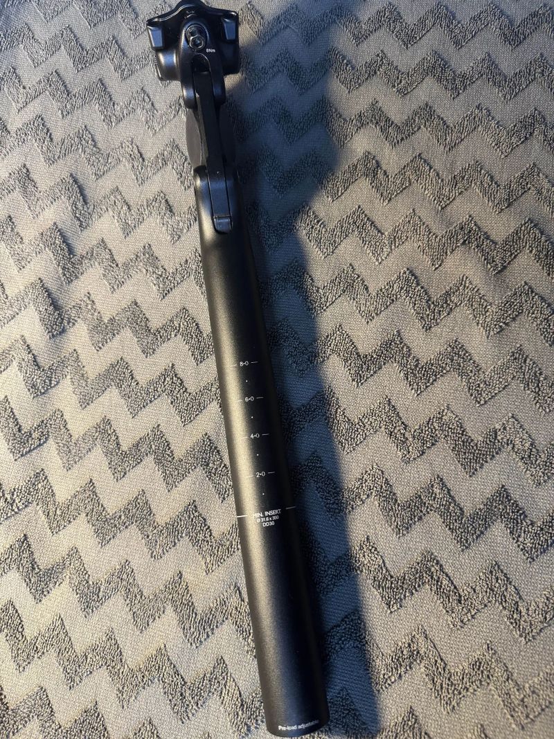 NOVÁ Sedlovka odpružená M-Wave 2 klouby 31.6x350mm