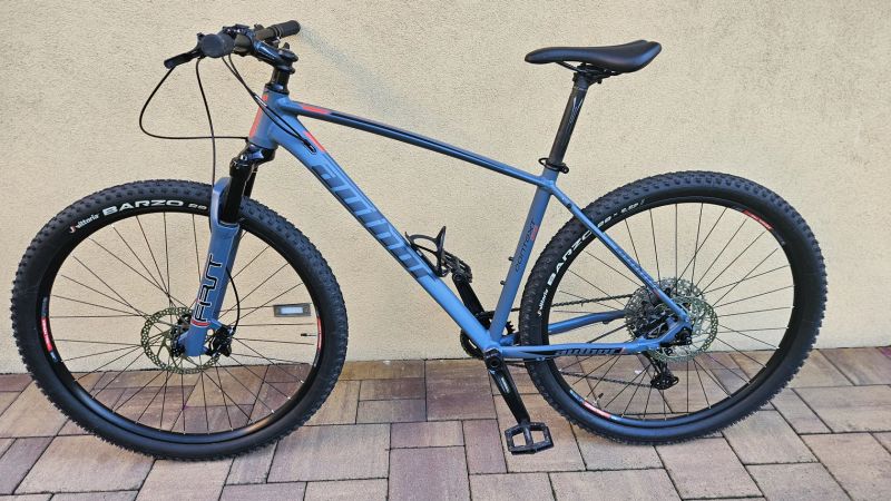 Author Context 29 - šedá-matná-červená 