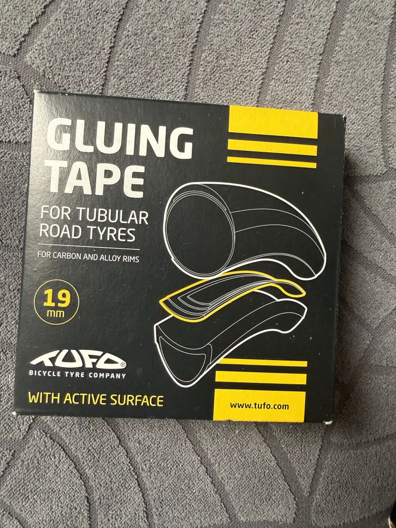 TUFO Hi-Composite Carbon 700x25C galuska, černá béžová