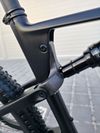Orbea OIZ M21 Carbon 2024 29″ - velikost M / SRAM GX Eagle 1x12 / FOX 34 / FOX Float DPS / Fizík