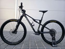 Orbea OIZ M21 Carbon 2024 29″ - velikost M / SRAM GX Eagle 1x12 / FOX 34 / FOX Float DPS / Fizík
