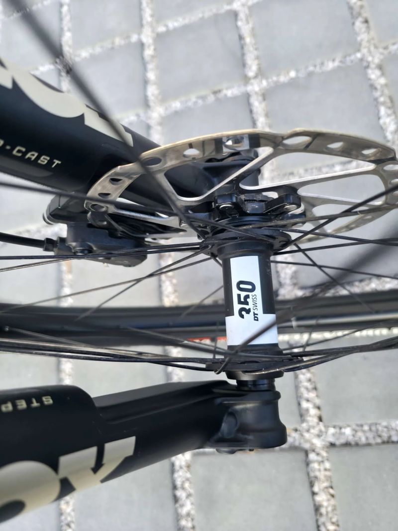 Orbea OIZ M21 Carbon 2024 29″ - velikost M / SRAM GX Eagle 1x12 / FOX 34 / FOX Float DPS / Fizík