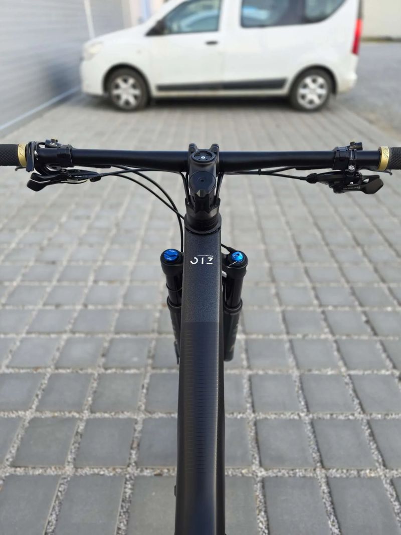 Orbea OIZ M21 Carbon 2024 29″ - velikost M / SRAM GX Eagle 1x12 / FOX 34 / FOX Float DPS / Fizík