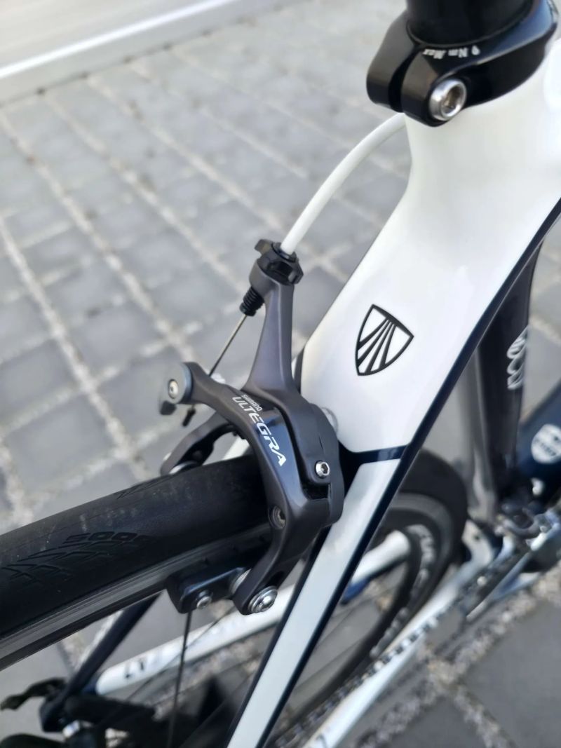 Silniční kolo Trek Madone 4.7 Carbon Ultegra – velikost 54cm (M)