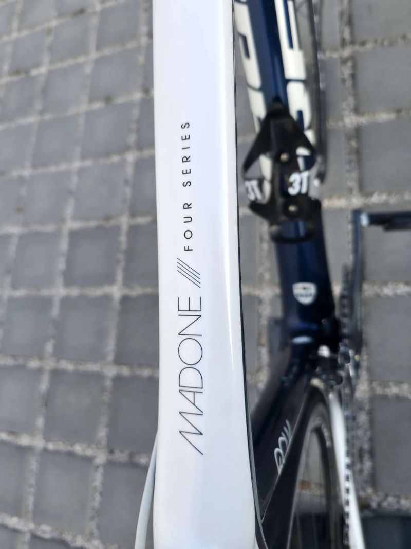 Silniční kolo Trek Madone 4.7 Carbon Ultegra – velikost 54cm (M)