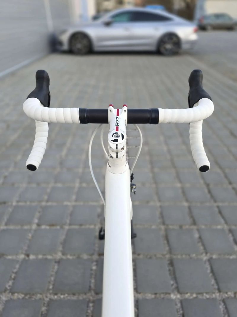 Silniční kolo Trek Madone 4.7 Carbon Ultegra – velikost 54cm (M)