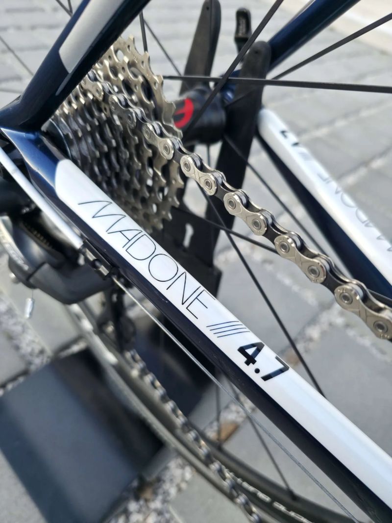Silniční kolo Trek Madone 4.7 Carbon Ultegra – velikost 54cm (M)