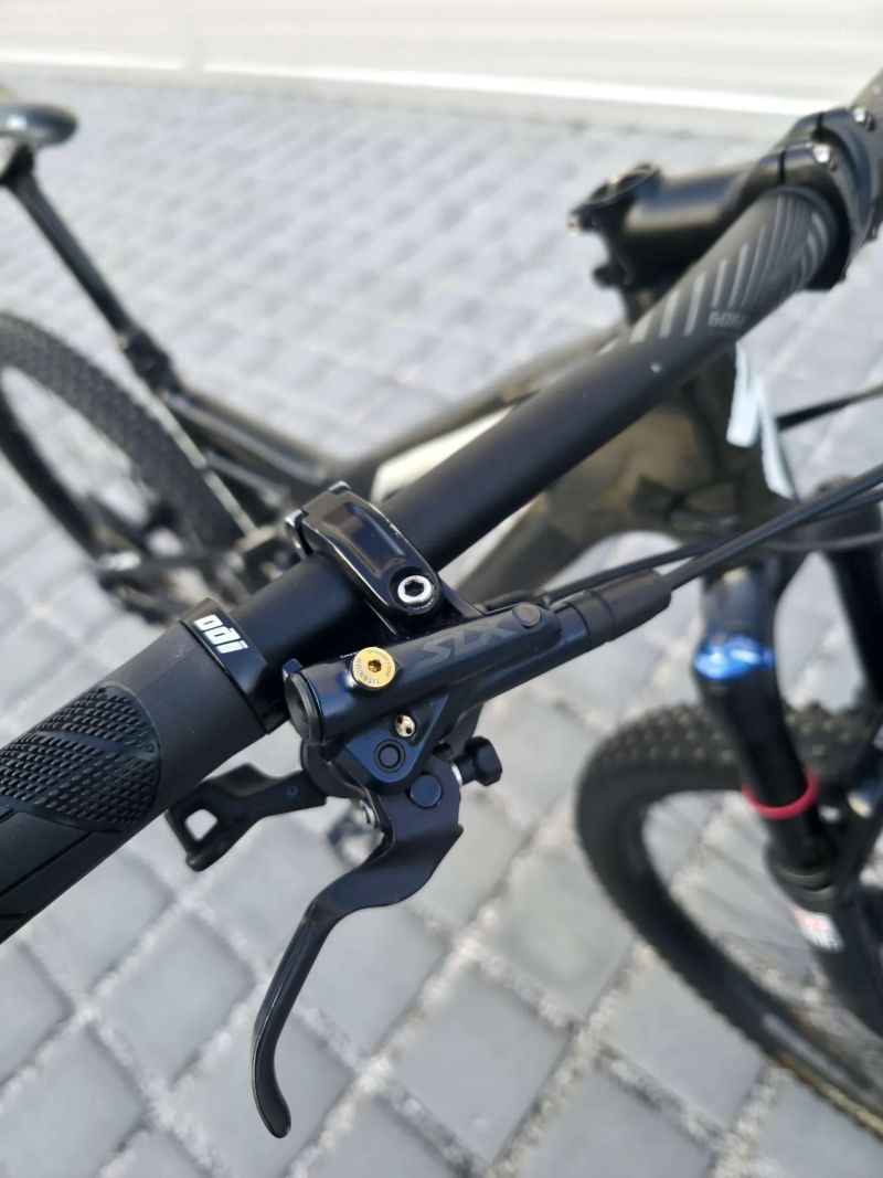 Specialized Camber Comp Carbon 29″ velikost M / Shimano XT 1x12 / Teleskopická sedlovka