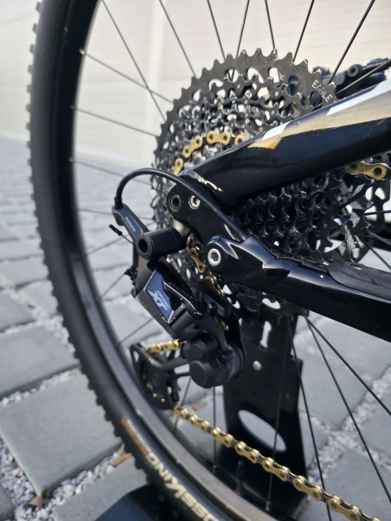 Specialized Camber Comp Carbon 29″ velikost M / Shimano XT 1x12 / Teleskopická sedlovka