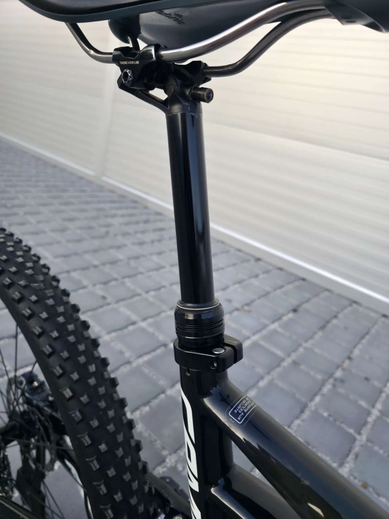 Specialized Camber Comp Carbon 29″ velikost M / Shimano XT 1x12 / Teleskopická sedlovka