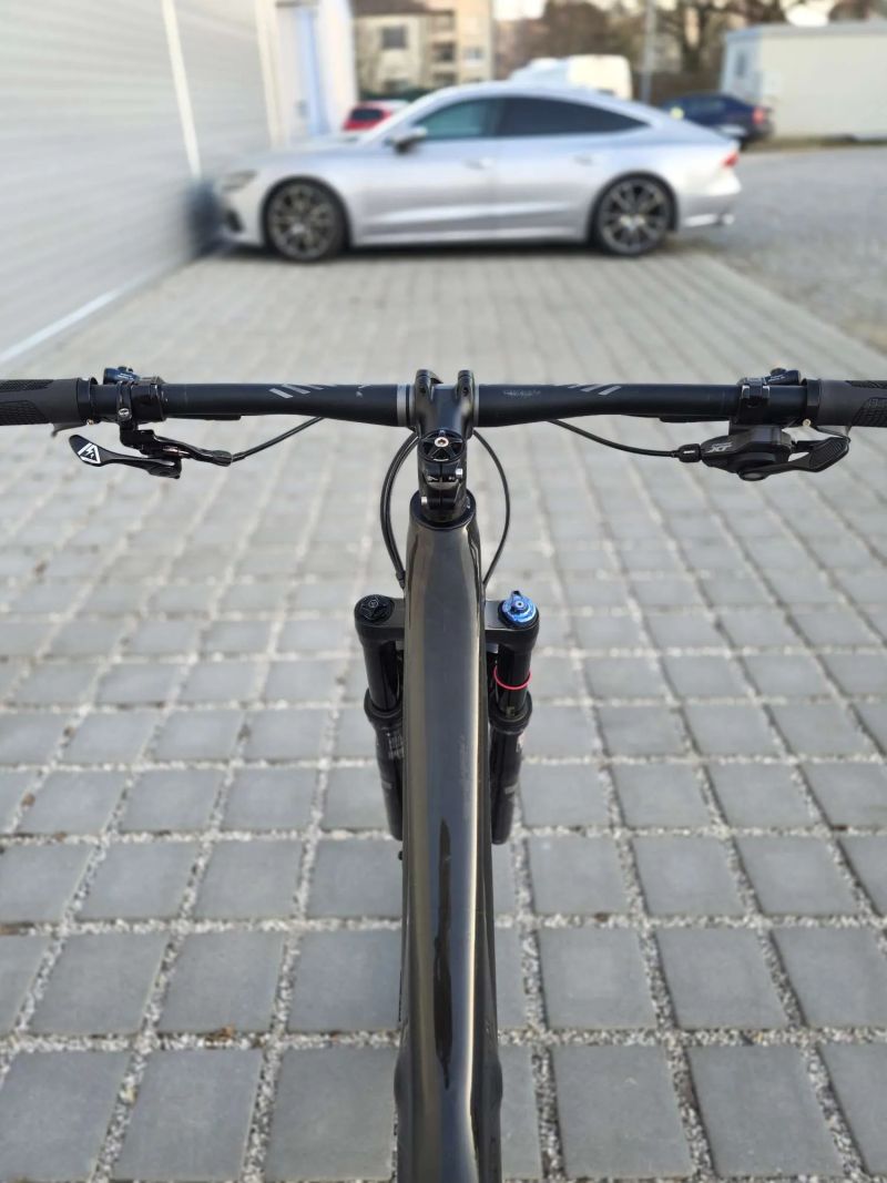 Specialized Camber Comp Carbon 29″ velikost M / Shimano XT 1x12 / Teleskopická sedlovka