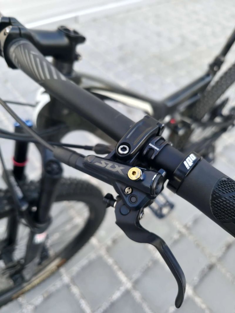 Specialized Camber Comp Carbon 29″ velikost M / Shimano XT 1x12 / Teleskopická sedlovka