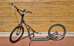 Koloběžka Kostka Hill - obě kola 20"