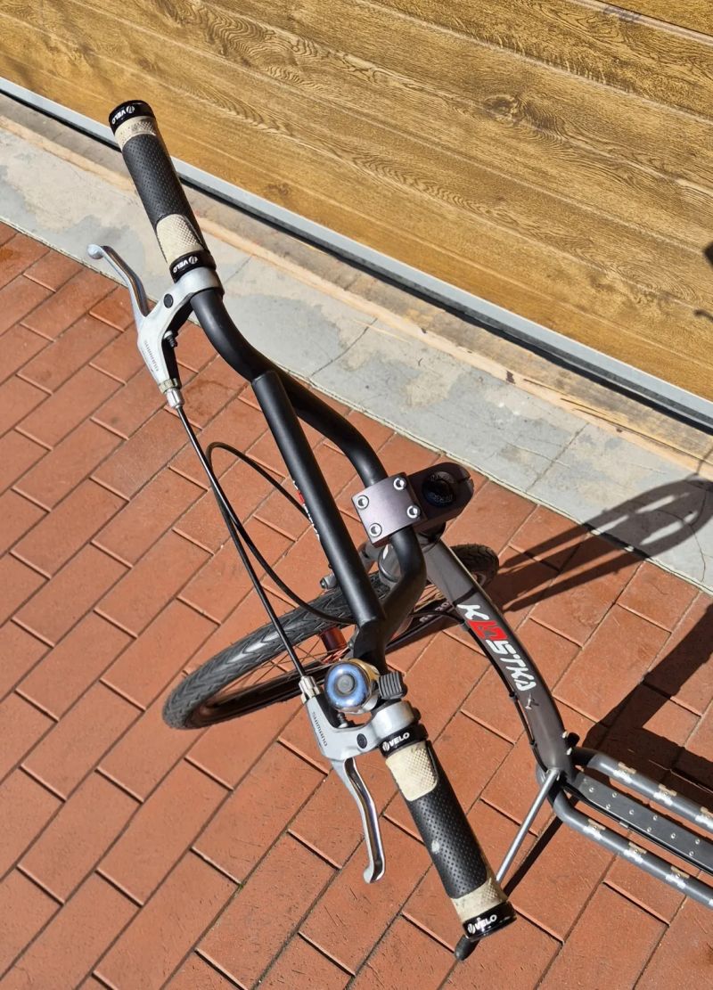 Koloběžka Kostka Hill - obě kola 20"